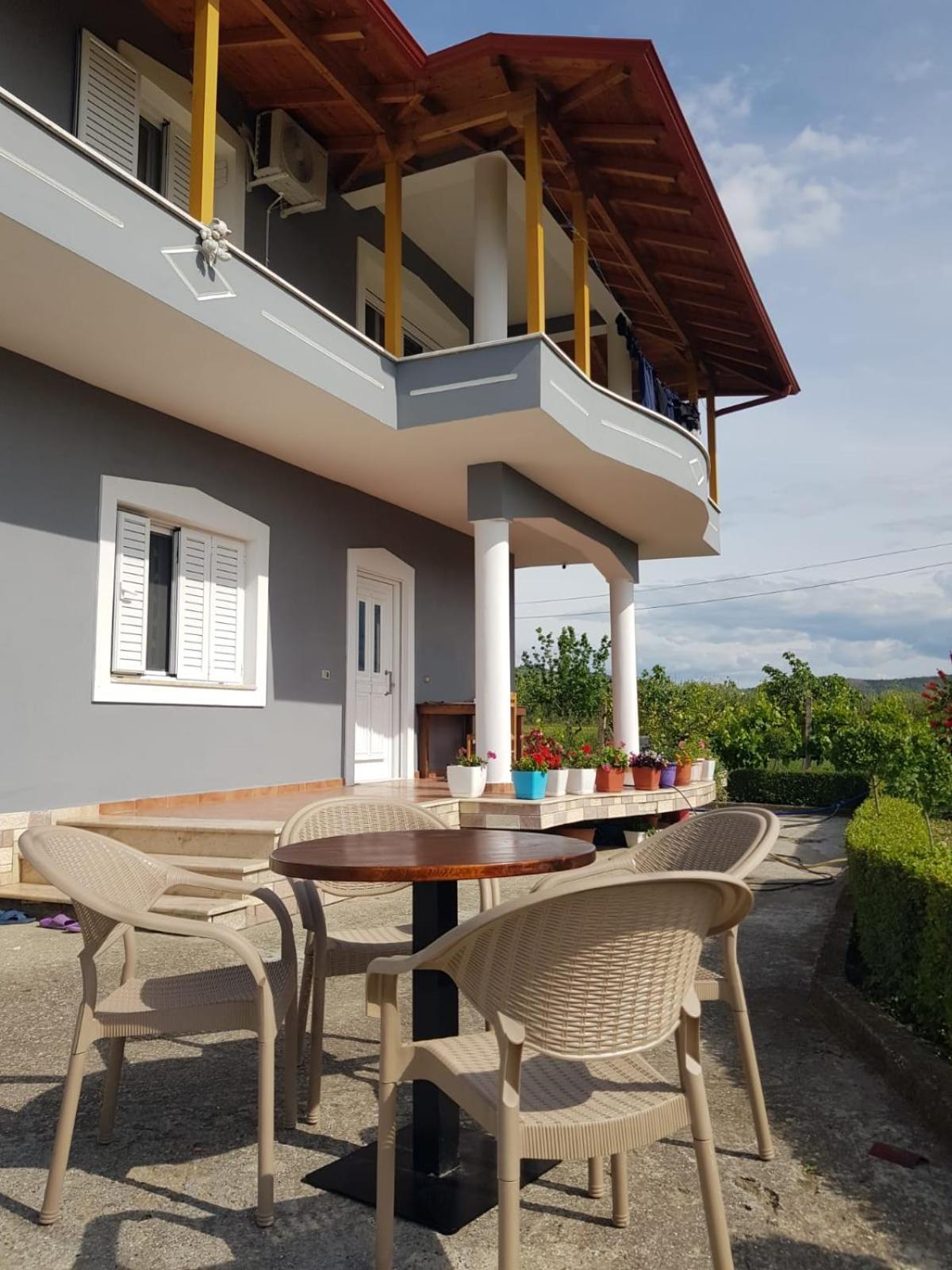 Rent Rooms Sakolli Berat Exteriér fotografie